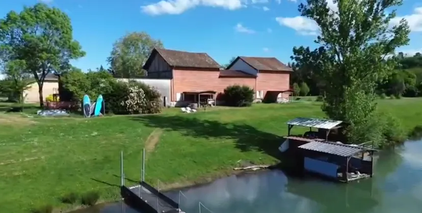 Holiday rental 20min from Mont de Marsan with a lake of 49.42 ac for fishing