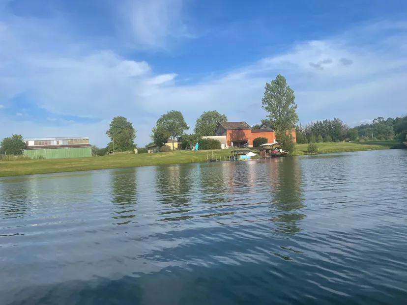 Holiday rental 20min from Mont de Marsan with a lake of 49.42 ac for fishing