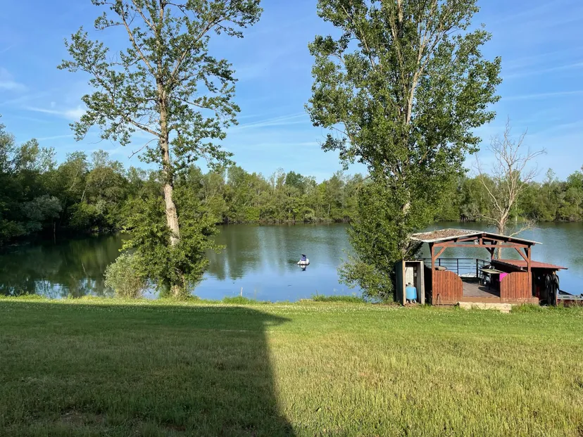 Holiday rental 20min from Mont de Marsan with a lake of 49.42 ac for fishing