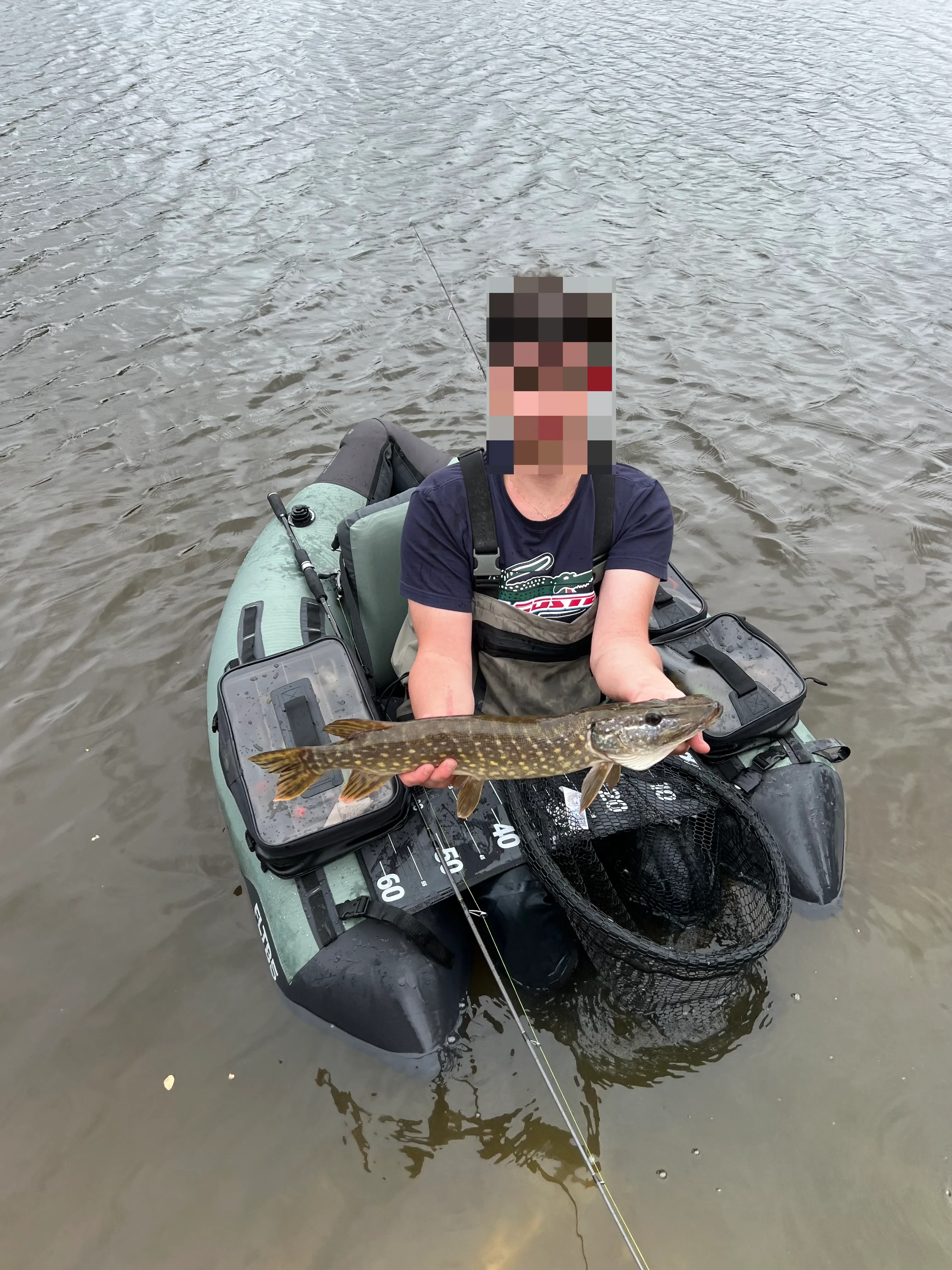 Étang de 3,5 ha avec mobile-home 6 personnes et de gros spécimens