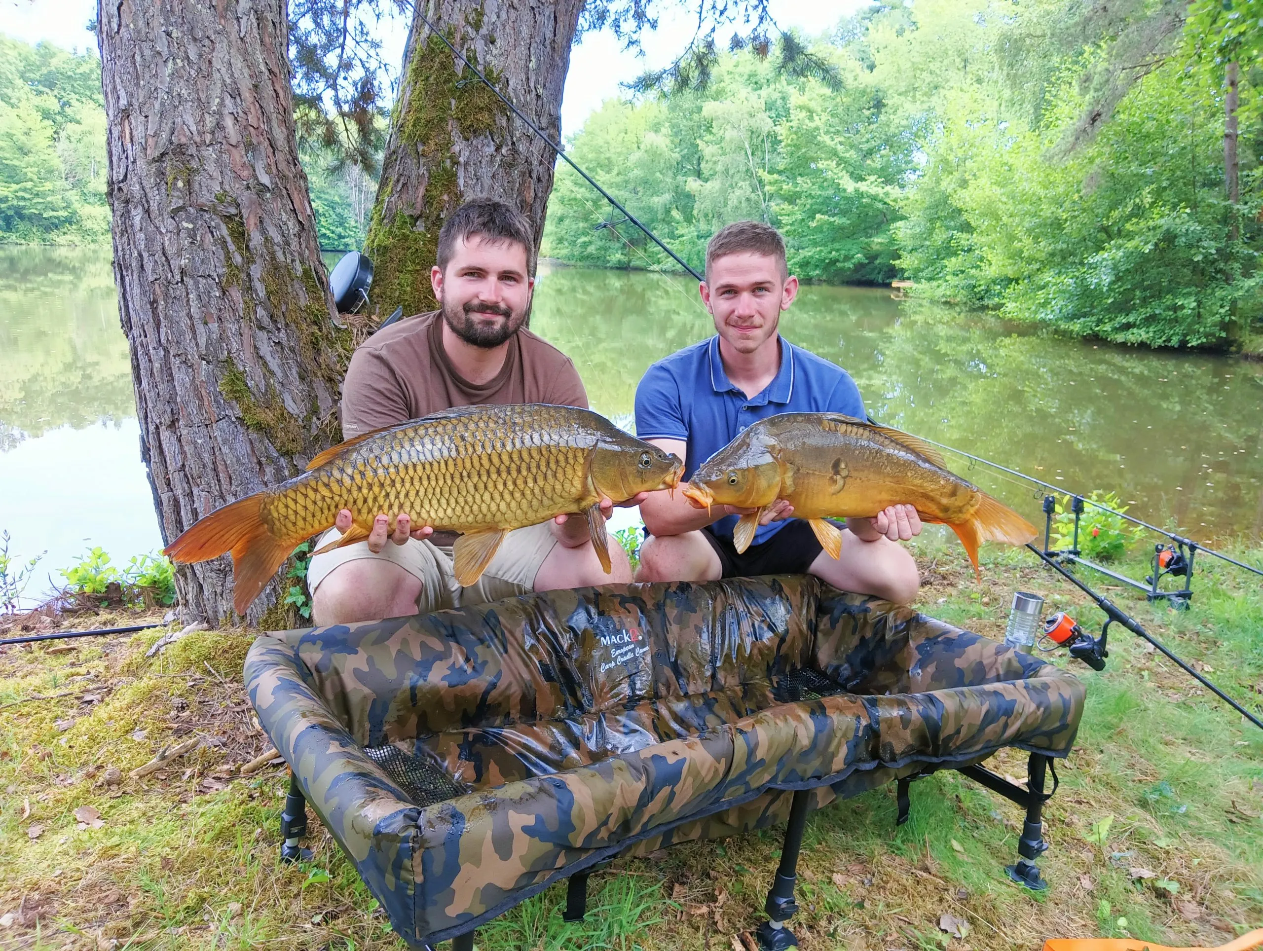 Joli chalet-terrasse avec son étang sauvage en Saône et Loire