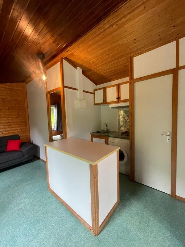 Chalet charmant avec vue sur l’étang pour un séjour reposant