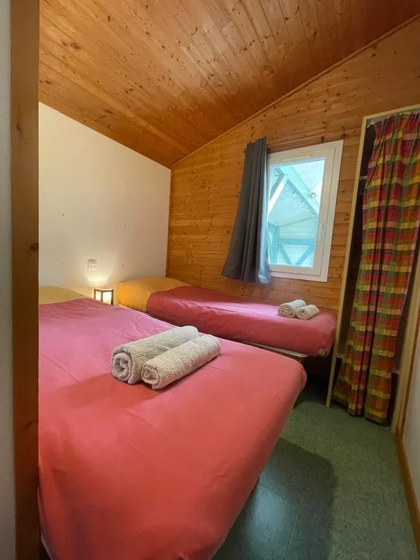 Chalet charmant avec vue sur l’étang pour un séjour reposant