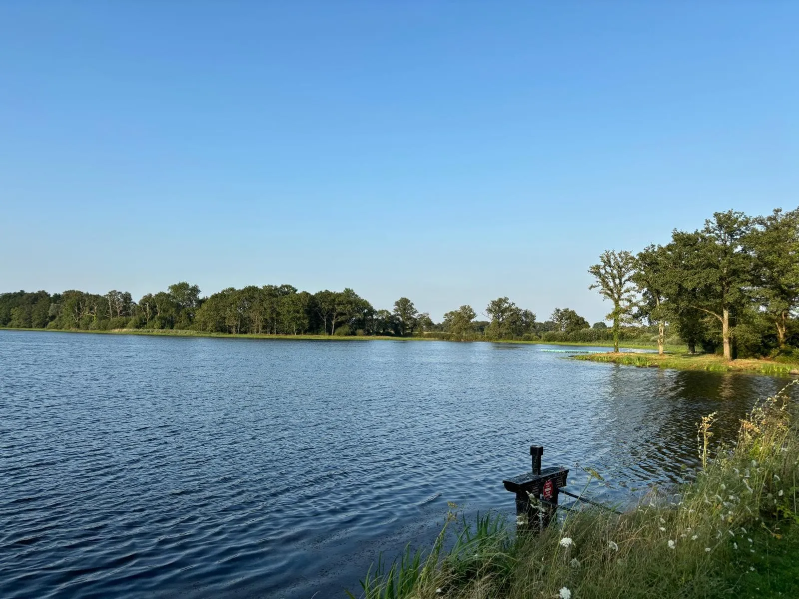 Pêche aux carnassiers superbe étang de 26ha au bord d’un château