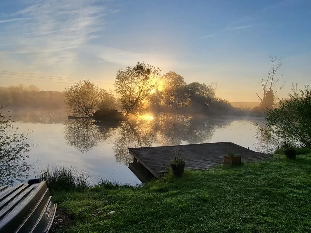 Cottage avec étang et son île en pleine nature