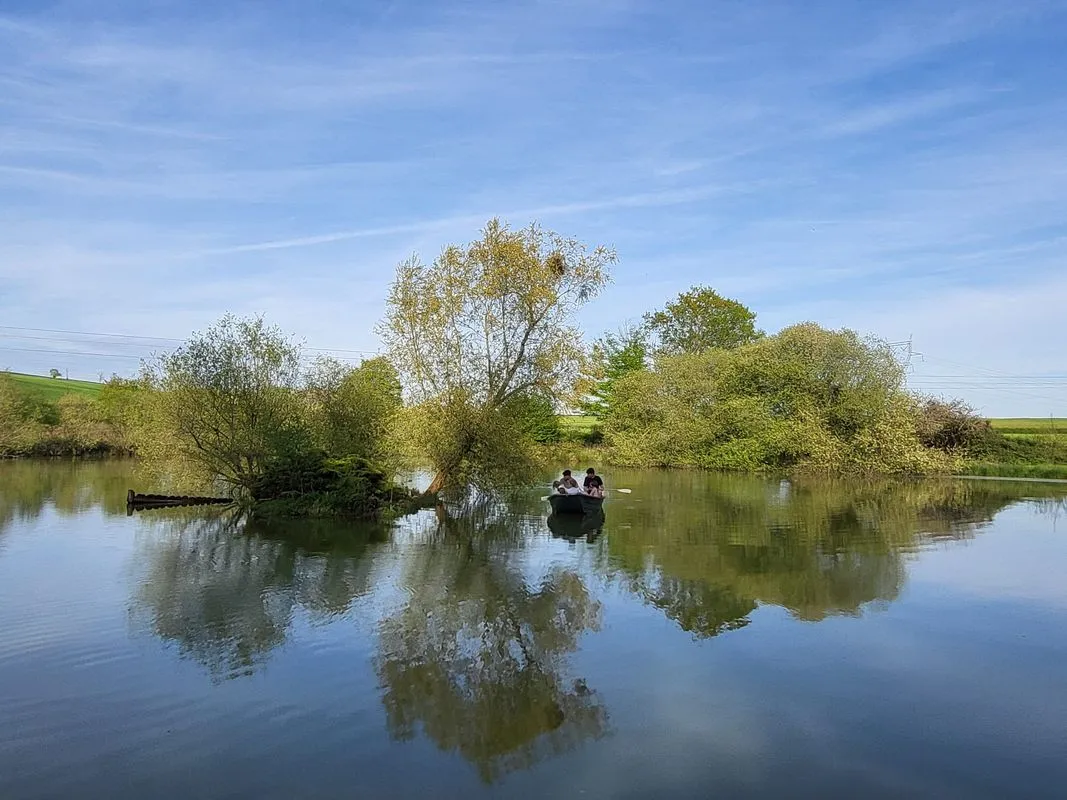 Cottage avec étang et son île en pleine nature