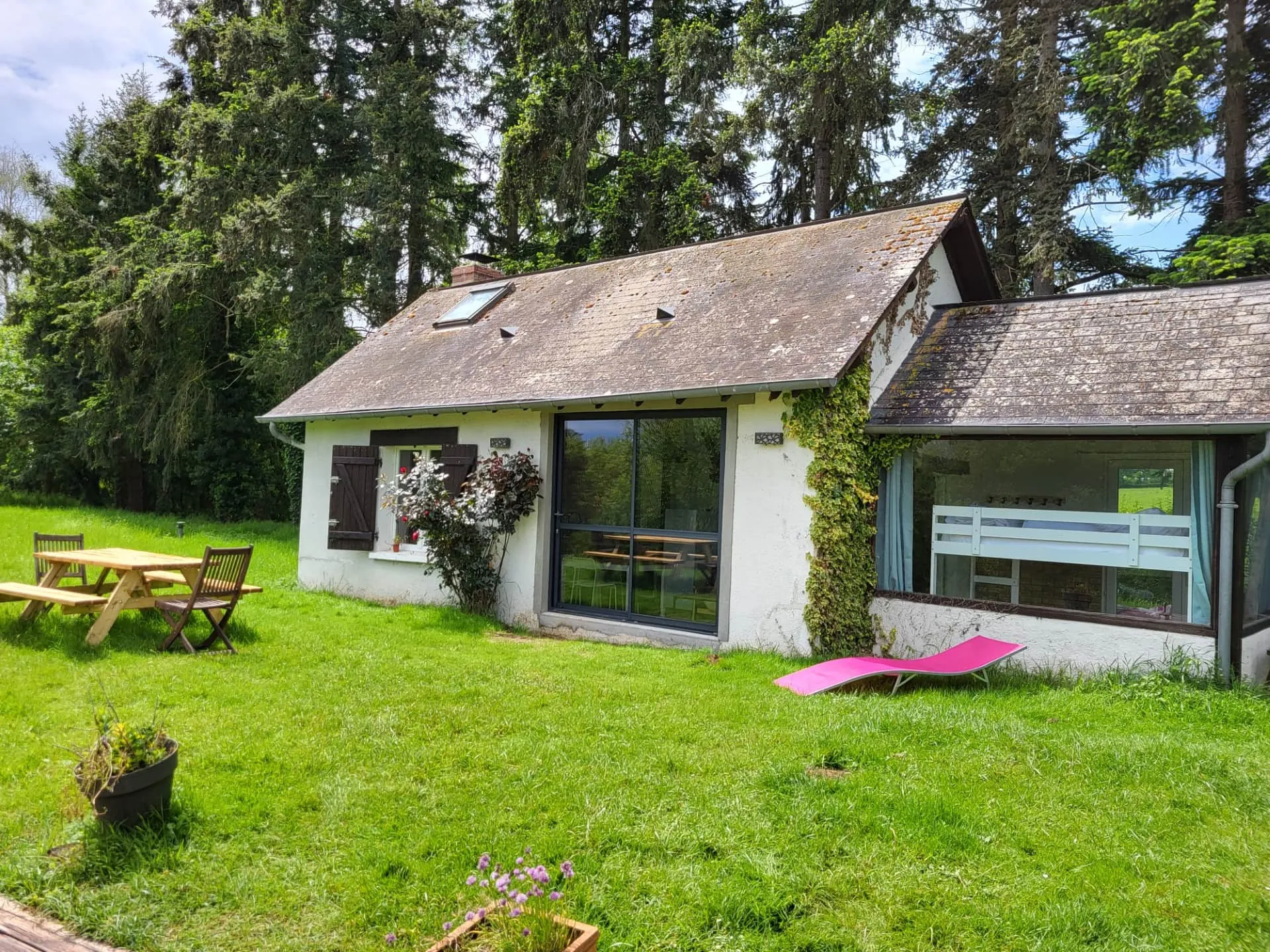Cottage avec étang et son île en pleine nature