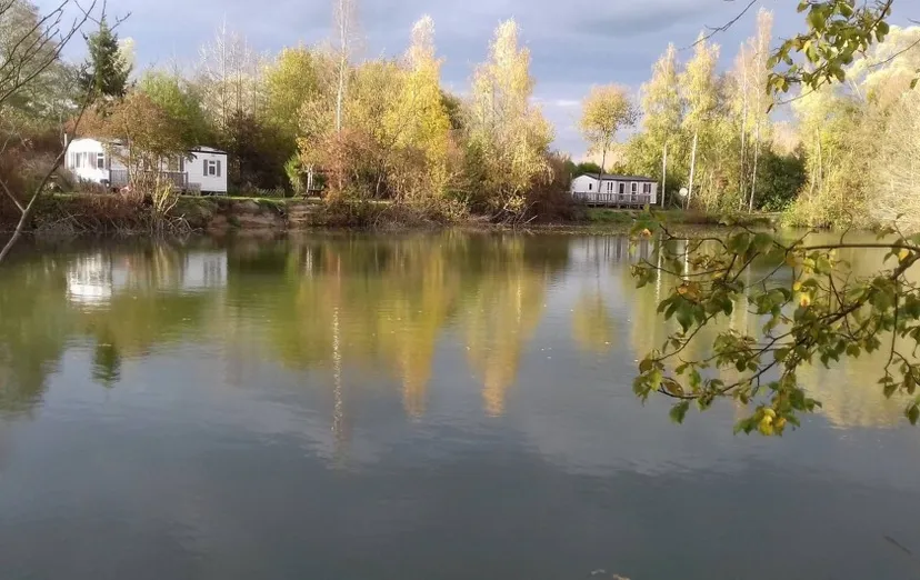 Location mobil home avec étang privé et piscine à côté de Paris ou Troyes - Casté