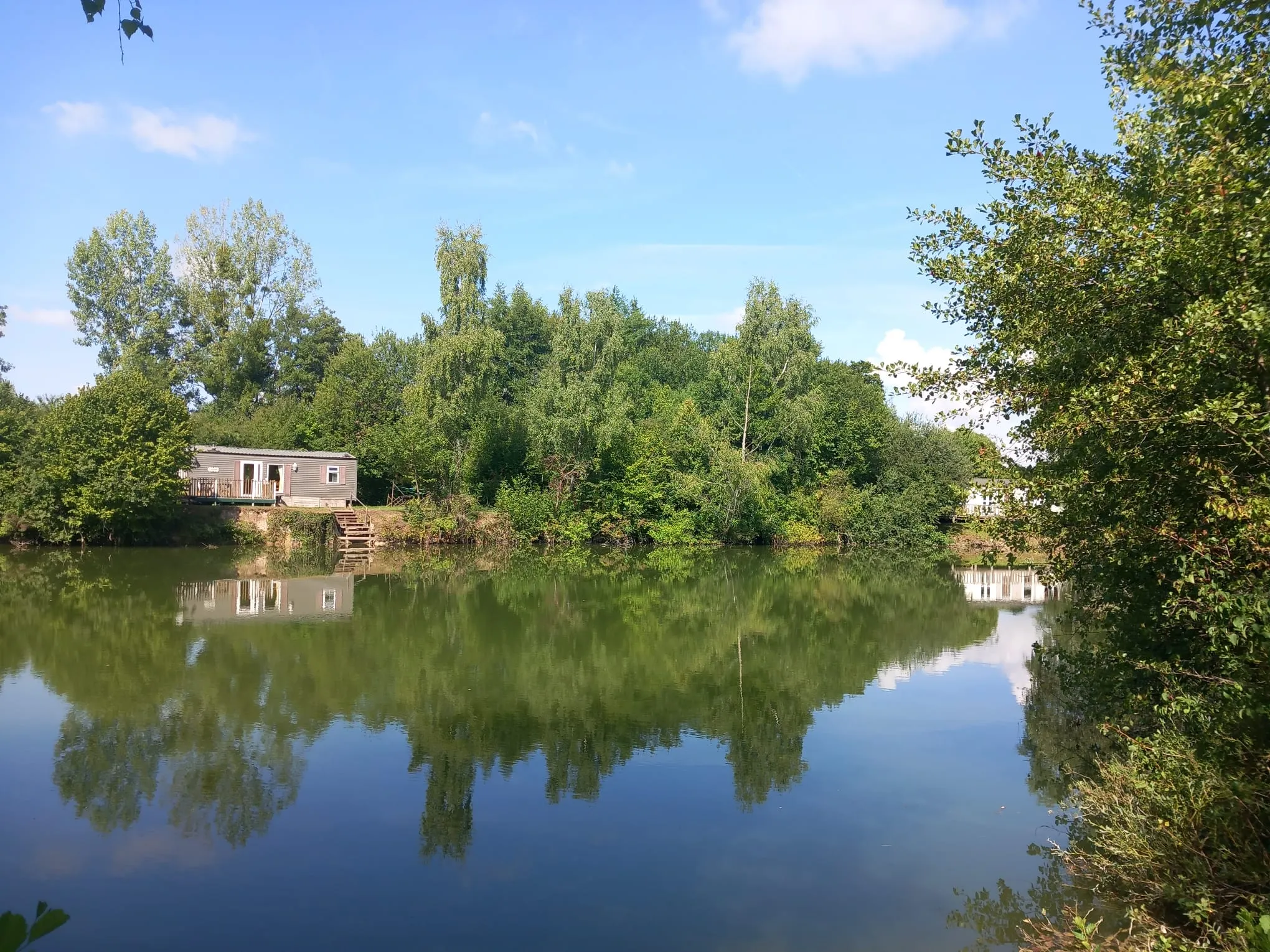 Mobile home rental with private pond and pool next to Paris or Troyes - Cast