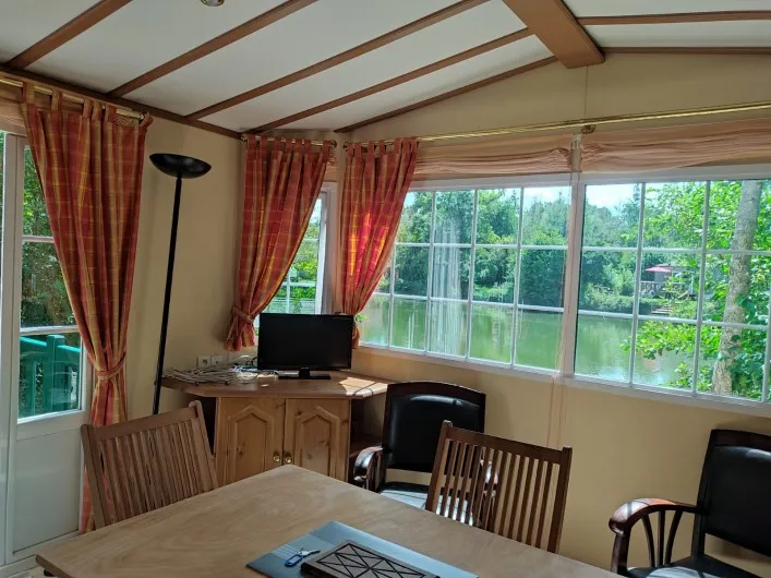 Location mobil home avec étang privé et piscine à côté de Paris ou Troyes - Casté