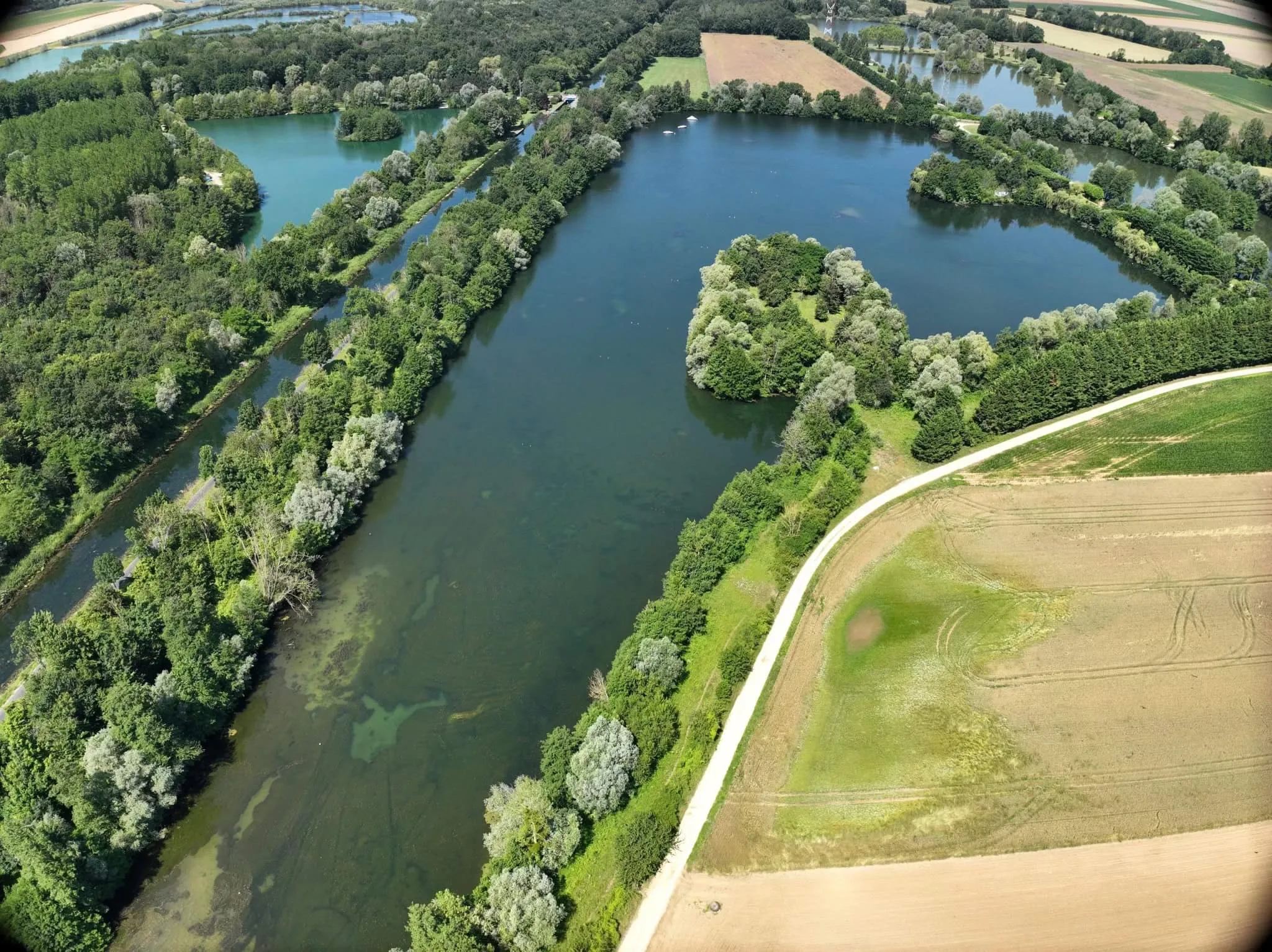 Etang de 17ha avec une tiny house 6 couchages