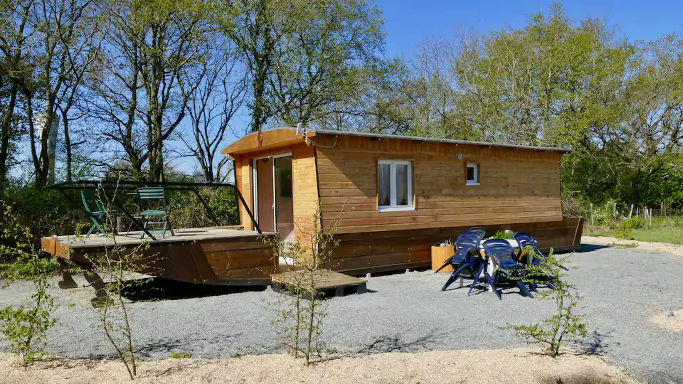 Le chalet bateau "M" en pleine nature avec étang de 4000 m² – Pays de Loire