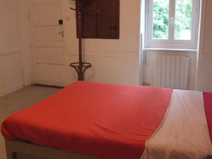 Studio et son étang de pêche