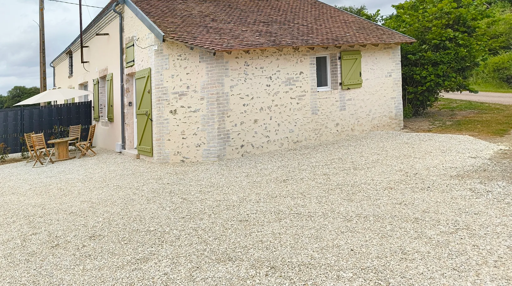 Quiet and cozy cottage with pond of 14.83 ac