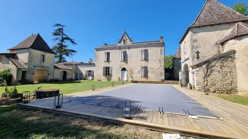 Chambre dans un château et ses 2 étangs