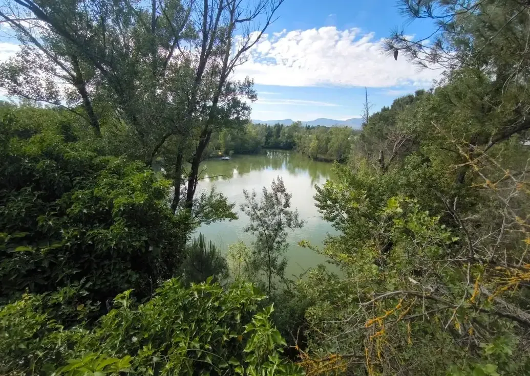 Grande maison familiale au bord d’un étang privé dans l'Hérault