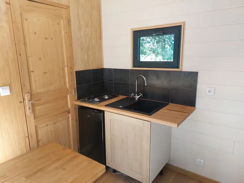 Tiny House avec accès direct à l'étang pour une pêche en toute tranquillité