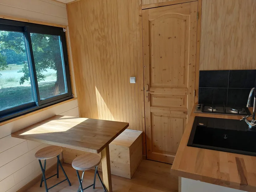 Tiny House avec accès direct à l'étang pour une pêche en toute tranquillité