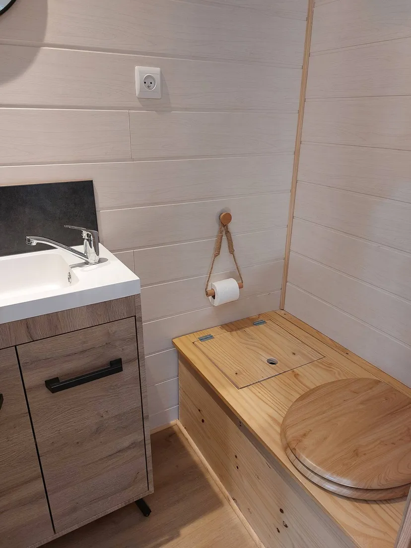 Tiny House avec accès direct à l'étang pour une pêche en toute tranquillité