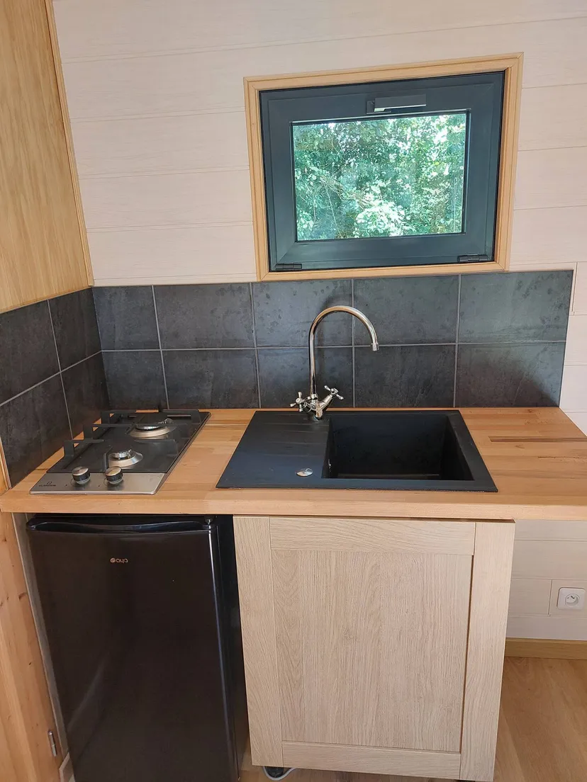 Tiny House avec accès direct à l'étang pour une pêche en toute tranquillité