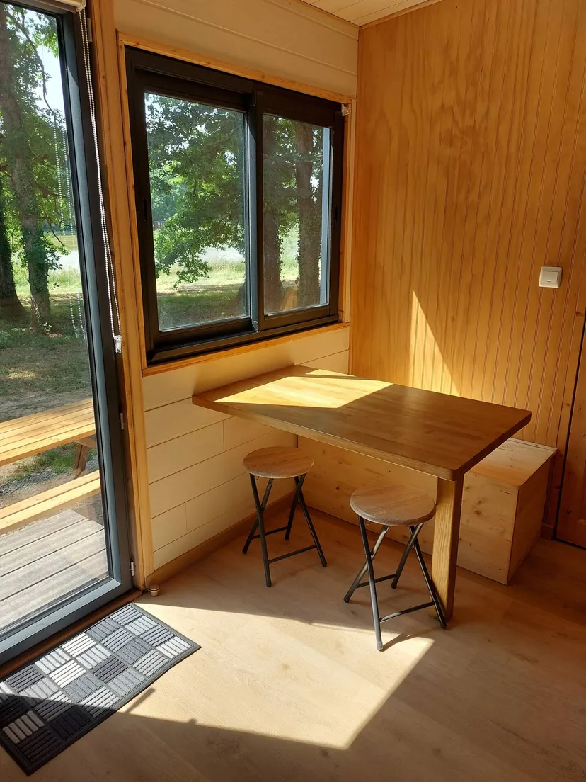 Tiny House avec accès direct à l'étang pour une pêche en toute tranquillité