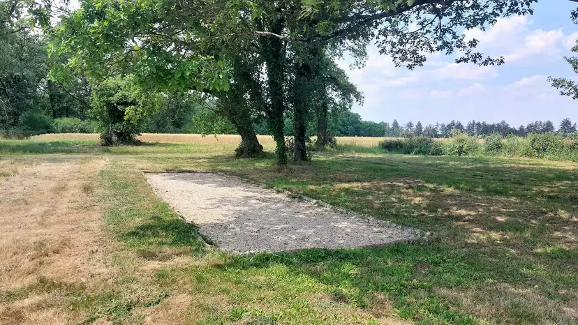 Roulotte champêtre à côté d'un étang proche de Tours
