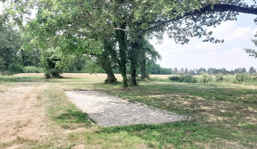 Roulotte champêtre à côté d'un étang proche de Tours