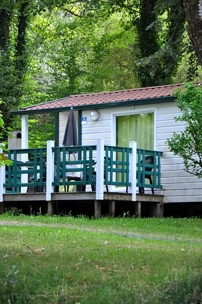 Chalet équipé au calme, près d’un étang en Dordogne