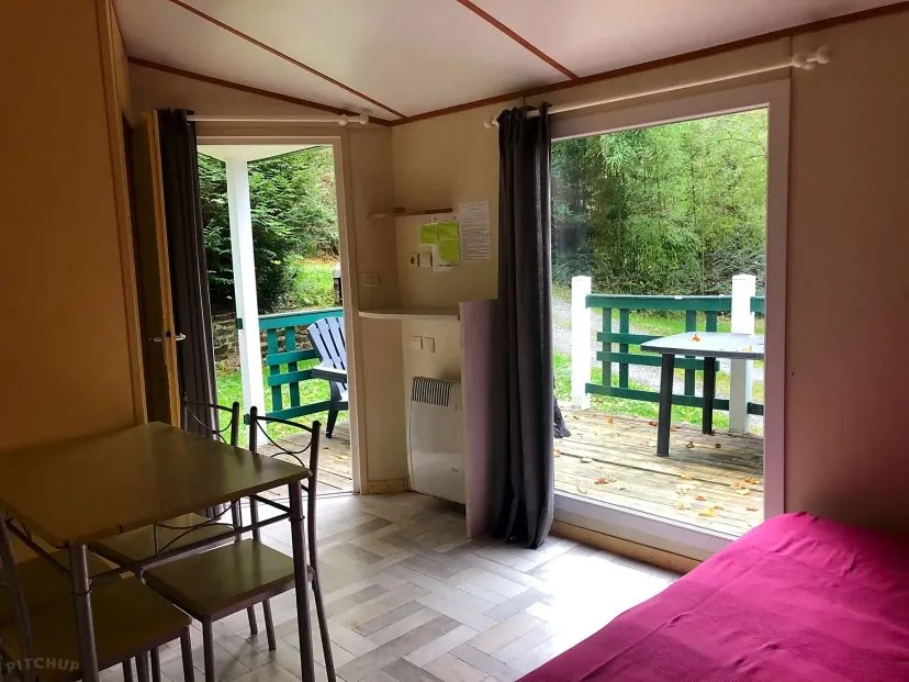 Chalet nature en Dordogne pour 4 personnes, proche d’un étang