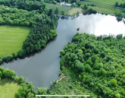 Etang du XVe siècle magnifique et préserver de 7 hectares.