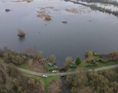 Super étang rarement pêché avec cabane sur un domaine de 30ha