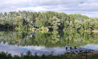 Etang de 3.5ha avec 5 postes de pêche