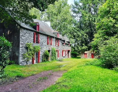 Maison d’hôte pour 2 personnes avec son étang de pêche en Bretagne