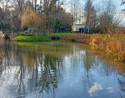 Petit étang privatif au cœur de la nature avec son bungalow tout équipé