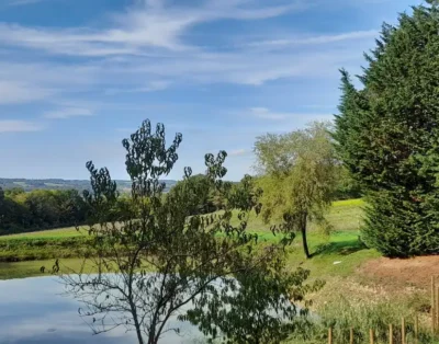 Gîte avec petit étang, un havre de paix en pleine nature