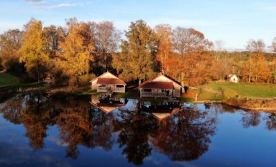 Gîte spacieux de 70 m² avec accès direct à un ponton de pêche privé  (droite)