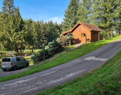 Chalet en bois tout confort avec vue sur l’étang et la forêt 