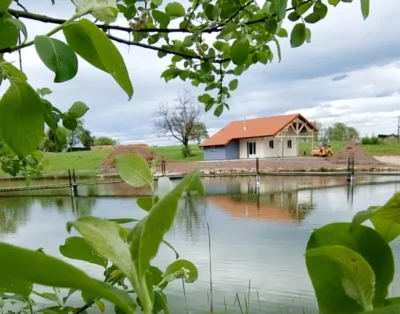 Chalet avec son étang au coeur de la nature