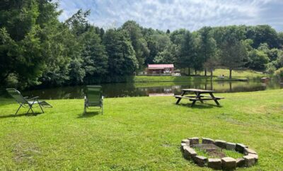 Chalet familial avec étang privé et grand jardin en Auvergne