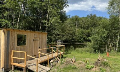 Cabane naturelle au bord de l’étang pour un séjour paisible