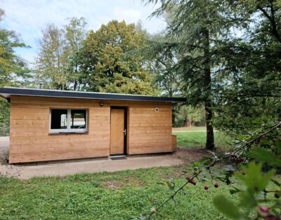 Cabane tout équipée et ces étangs de 4ha et 1ha