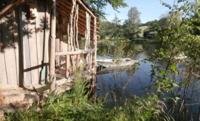 Cabane au bord de l’étang pour une évasion authentique en pleine nature