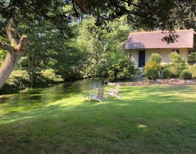 Maisonnette normande à l’orée de la rivière