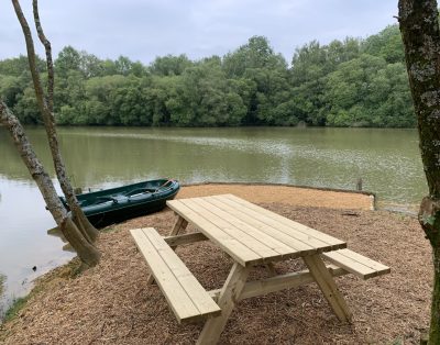 Poste de pêche sur une île privée avec tente safari