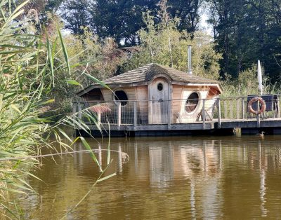 Cabane paisible sur l’eau